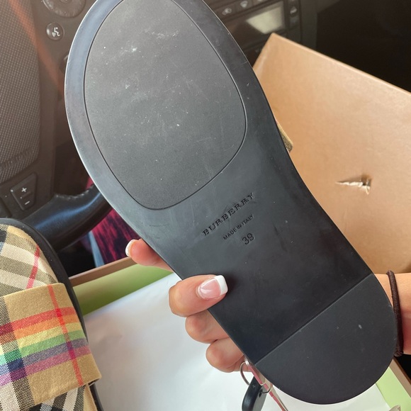 COPY - PRIDE(LGBQT) edition Burberry slides.REAL BURBERRY - Picture 4 of 8